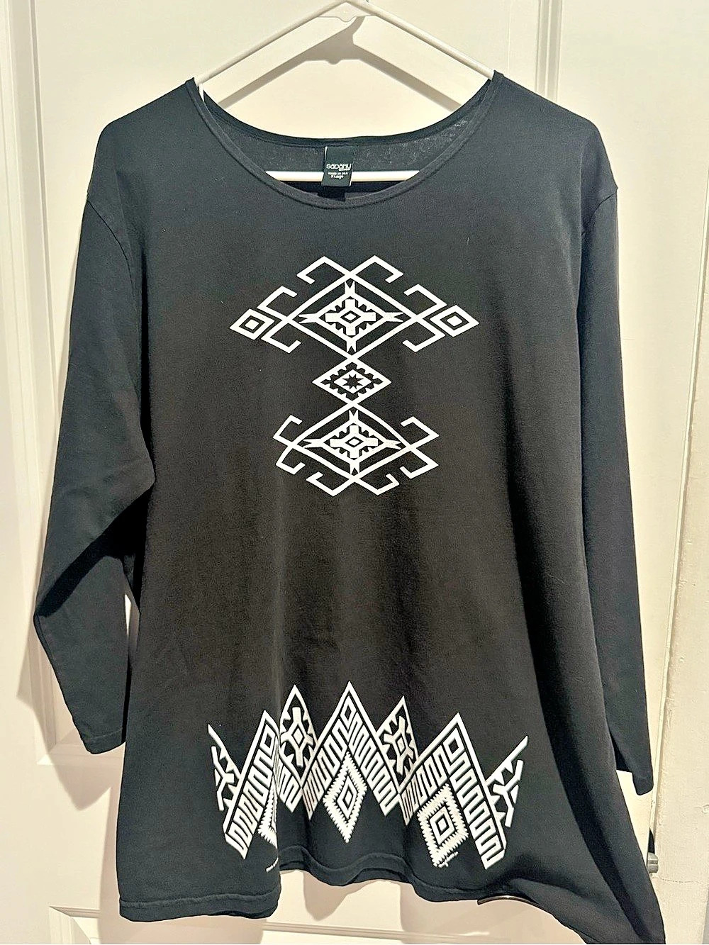 Sabaku Artwear "Black & White" Geometric Tribal 3/4 Sleeve Top XL
